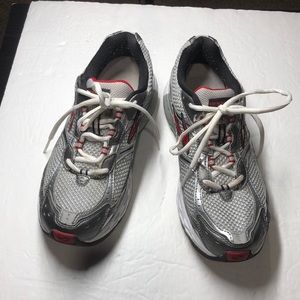 Brooks running Switch 4 silver & red sneakers 7.5